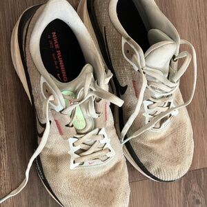 Nike Vomero Running Shoe